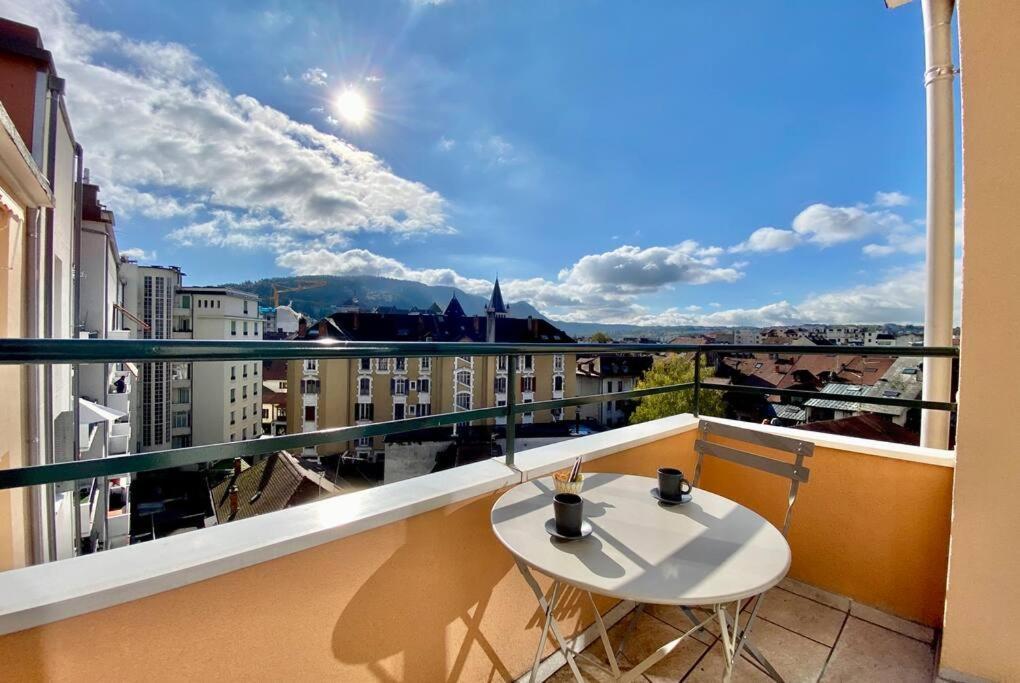Apartmán Toit-Terrasse Traversant Plein Centre 100M Du Lac Annecy Exteriér fotografie